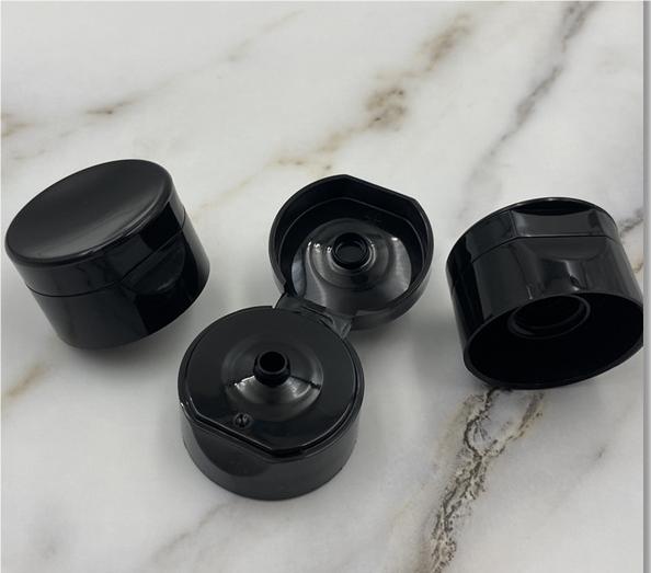 Blanco helado + negro Flip Cap