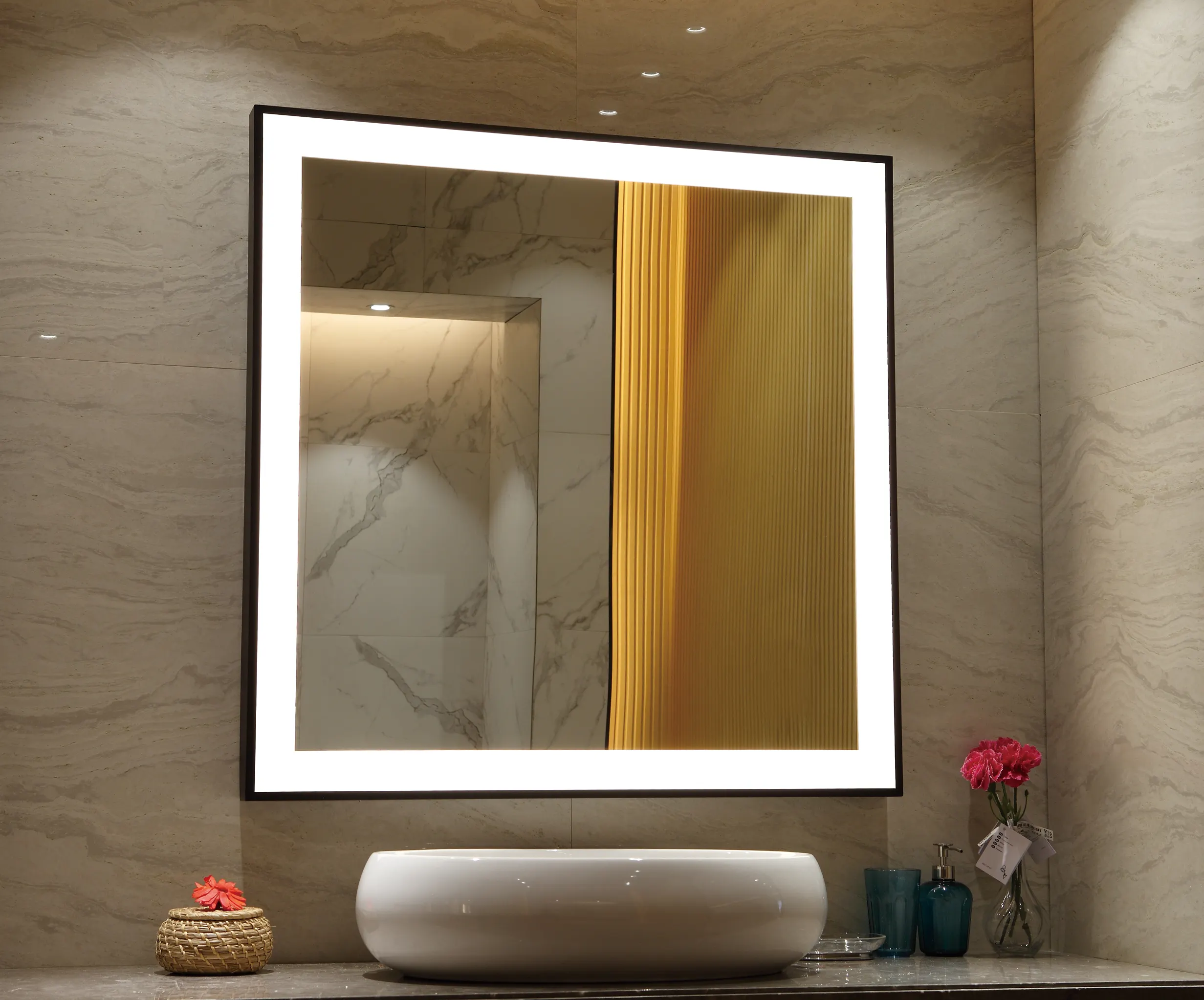 من المصنع مرآة مكياج سهلة التركيب سهلة التركيب على الحائط للحمام الذكي للفنادق مع إضاءة ليد ساعة رقمية مزيل الضباب