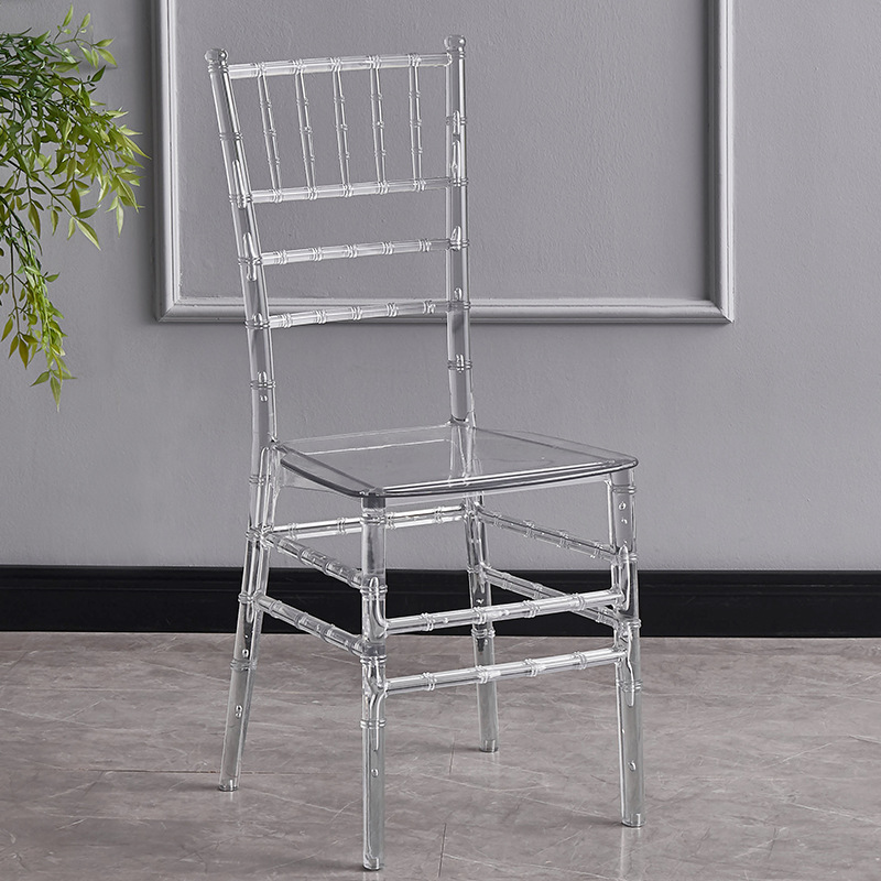 Chaise en bambou transparent