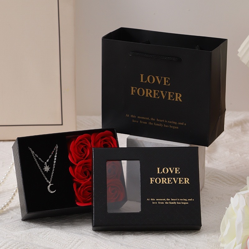 Set confezione regalo nera con 6 fiori