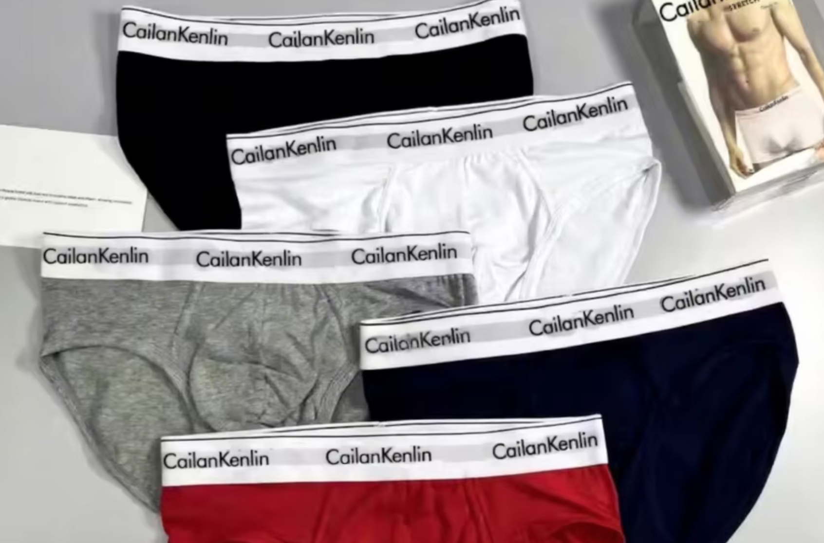 3 slips ceinture blanche dans une boîte blanche