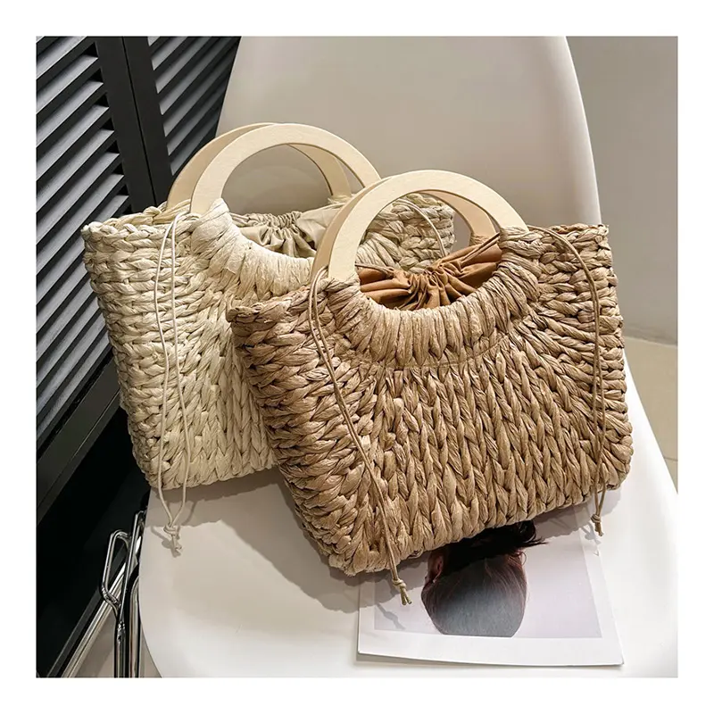 Kore tarzı hasır dokuma alışveriş taşıma çantası yaz ahşap saplı lüks tasarım çanta yeni moda plaj kadın el yapımı çanta