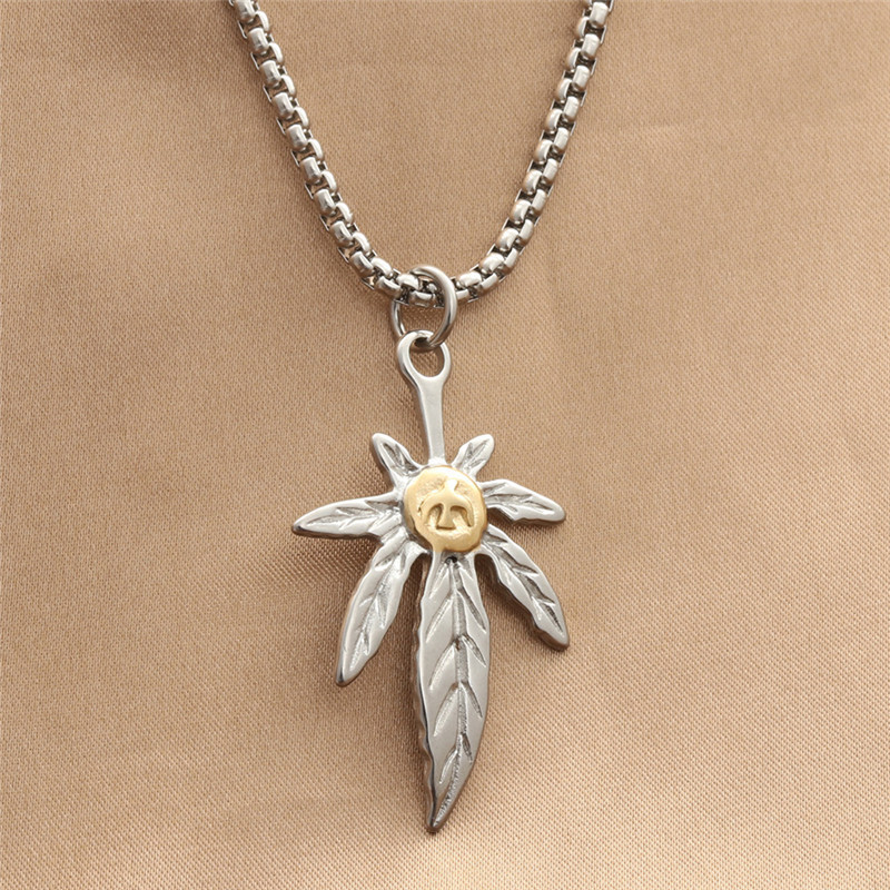 Two-tone pendant (without chain)