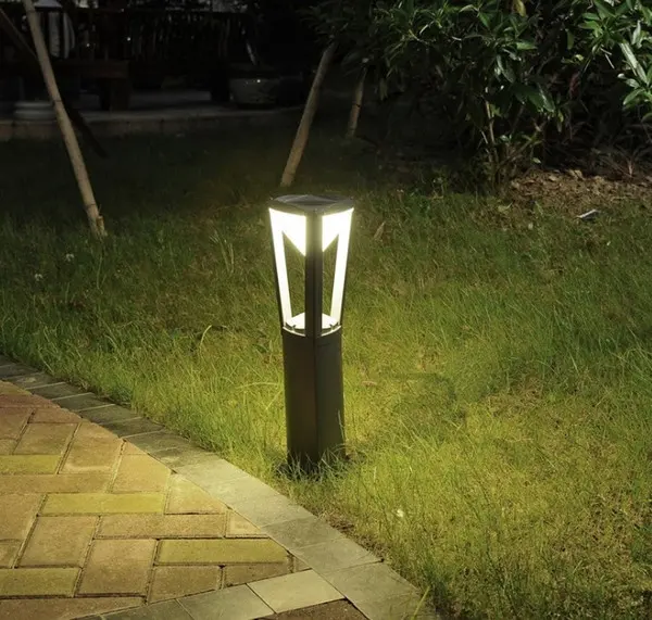 O poste ao ar livre do suporte ilumina a luz do poste no jardim luz do poste do quadro quadrado