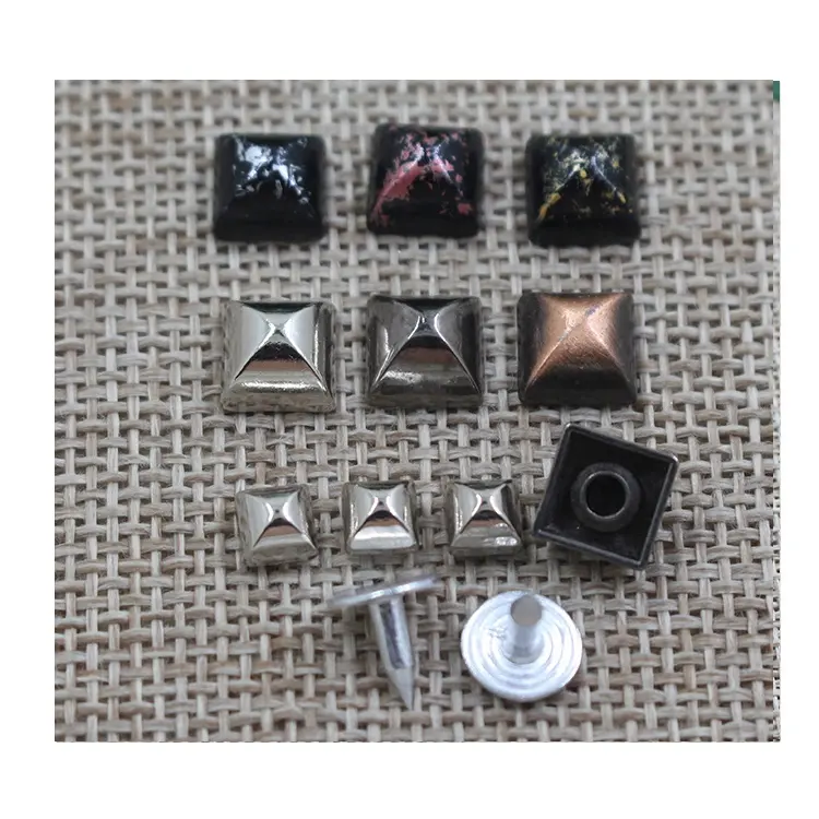 De alta calidad de aleación de metal de moda Pirámide de remaches de cuero/bolsa remaches y accesorios