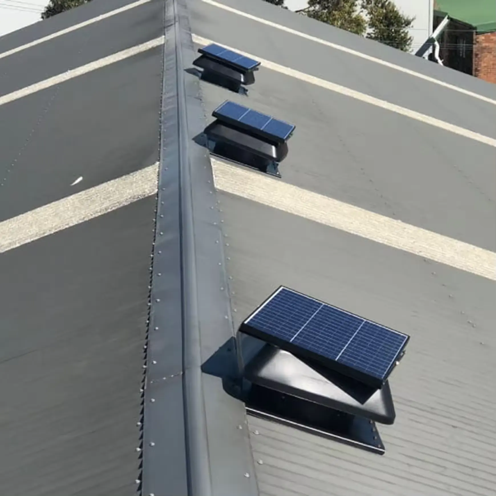 Ventilador industrial para telhado industrial com painel solar de 50 W, exaustor de energia solar híbrido inteligente, produto relacionado com ventilação, ventilador de teto