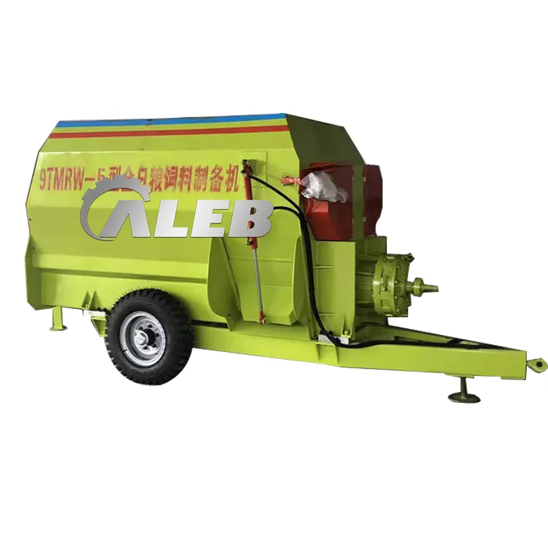 easy to operate tmr mixer wagon self-propelled cattle feed mixer cow sheep feed mixer mixing and sprinkling machine