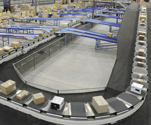 Kunden spezifischer Kreuz gurts or tierer für das Logistik lager Pakets ortier <span class=keywords><strong>system</strong></span> mit kunden spezifischen Logistik förderern für Leiters chienen