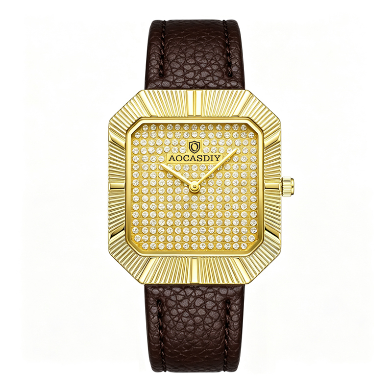 Boîtier doré, bracelet marron.