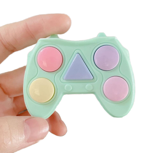 Divertente gioco di memoria giocattoli di formazione di memoria elettronica Controller di gioco a forma di lampeggiante Mini labirinto di memoria con portachiavi design originale - Product Image 1