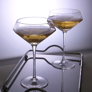 モダンデザインクリスタルグラストライアングルマティーニカップ高級カクテルシャンパングラスワイン用 - Product Image 1