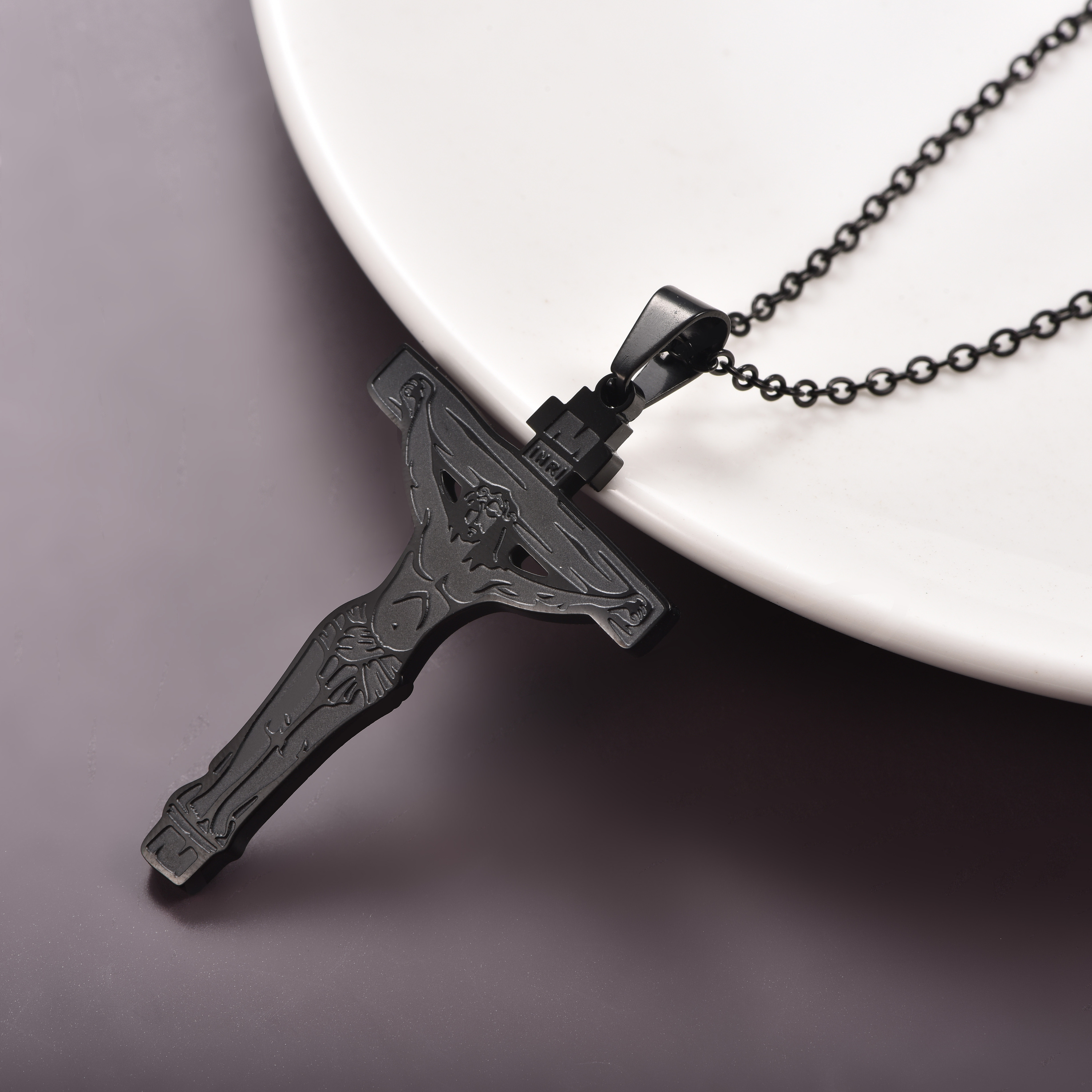 Noir avec chaîne