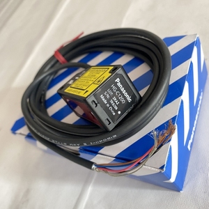 Sensor de Desplazamiento láser analógico de 200mm de rango de desplazamiento en stock para medición de posición lineal y de ángulo - Product Image 1