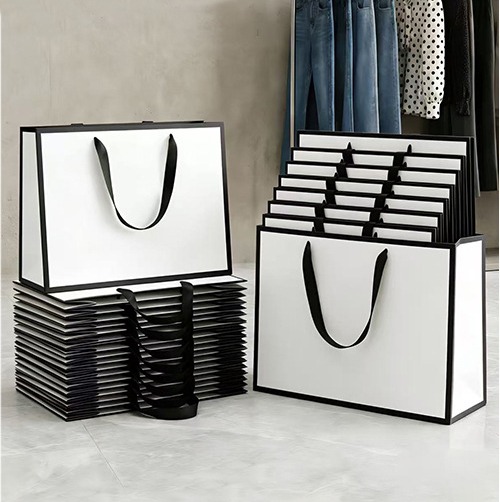 Blanc avec bordure noire