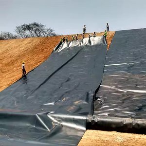 HDPE geomembranlar baraj havuzları için 1mm 1.5mm 2mm astar 45Mil arazi dolgu Geomembrana su geçirmez geomembran balık gölet gömlekleri için - Product Image 6