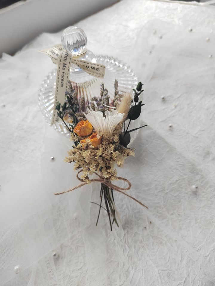 Yellow rose crystal grass