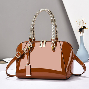 <span class=keywords><strong>2025</strong></span>漆皮女包光泽手袋高级感大容量女包新款时尚斜挎包