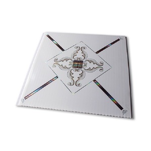 热销方形聚氯乙烯面板防水吊顶家用可定制烫印图案天花板 - Product Image 1