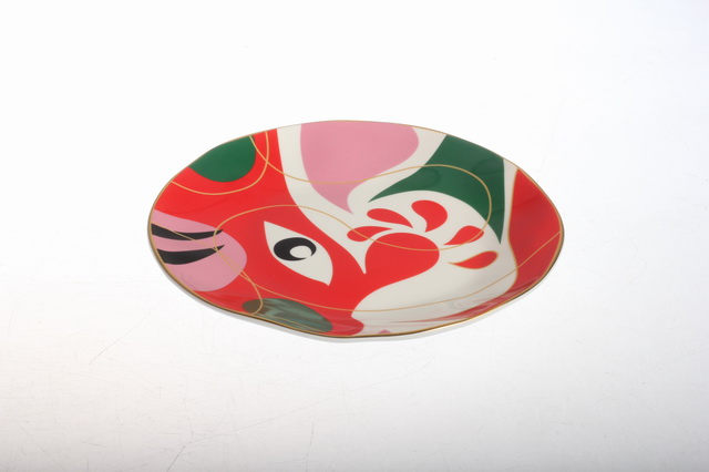 Assiette plate de 21 cm avec décalcomanie et bordure dorée