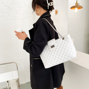 Kadın 2025 sonbahar kış rahat kapitone omuz Crossbody çanta yeni moda Zip tek Polyester pamuk işlemeli zincir