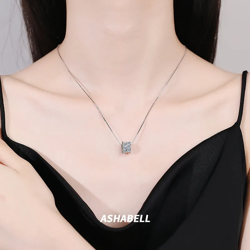 Diamantes completos Senior Sentido de cintura pequeña colgante D color moissanite diamante 925 collar de plata esterlina Mujer