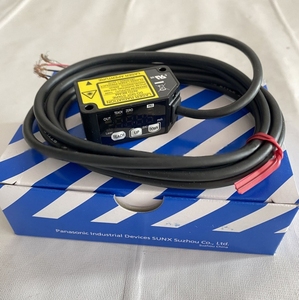 Sensor de Desplazamiento láser analógico de 200mm de rango de desplazamiento en stock para medición de posición lineal y de ángulo - Product Image 4