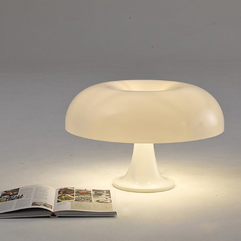 White + US gauge plug - complimentary light source