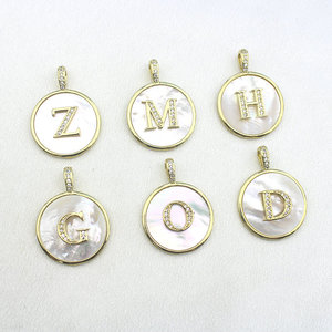 CH-LHP1585 Trendy mektup aksesuarları altın kaplama A-Z İlk kabuk kolye <span class=keywords><strong>CZ</strong></span> 26 mektuplar Charm <span class=keywords><strong>CZ</strong></span> alfabe DIY kolye toptan