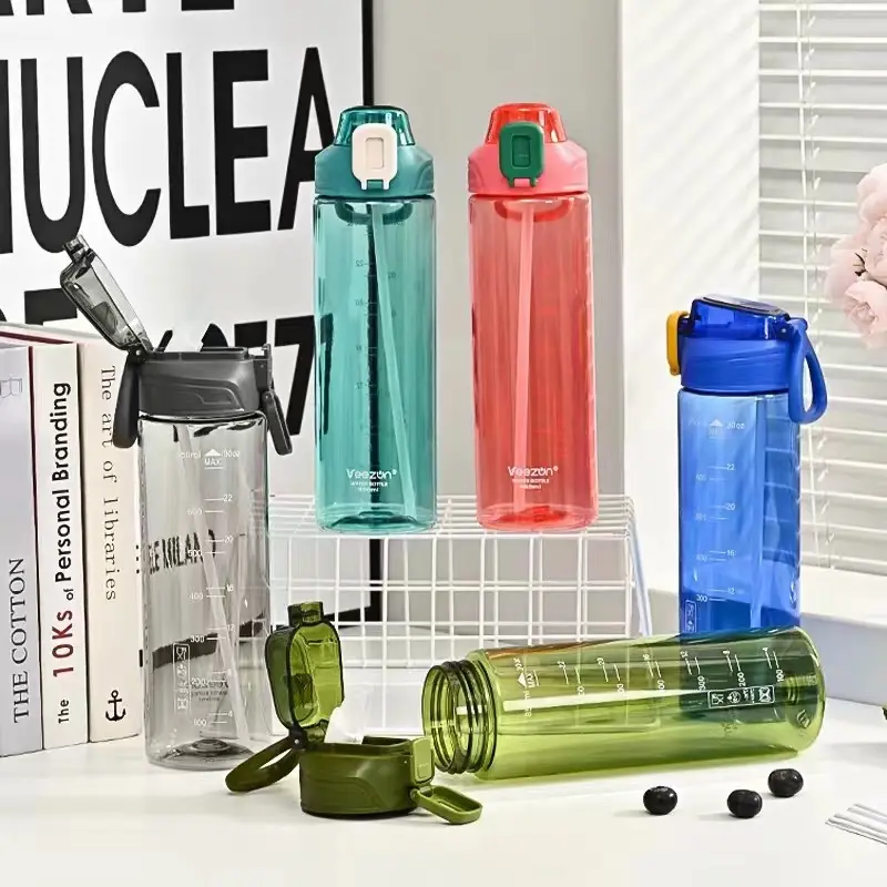 Botol air minum plastik portabel, cangkir olahraga luar ruangan dengan logo dan sedotan kustom