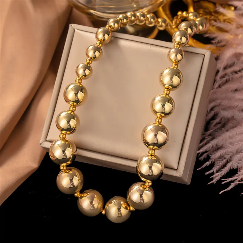 Neue Hip-Hop-Stil Gold Ball Halskette Punk große Perlen Acryl Anhänger Halskette für Frauen Party Schmuck