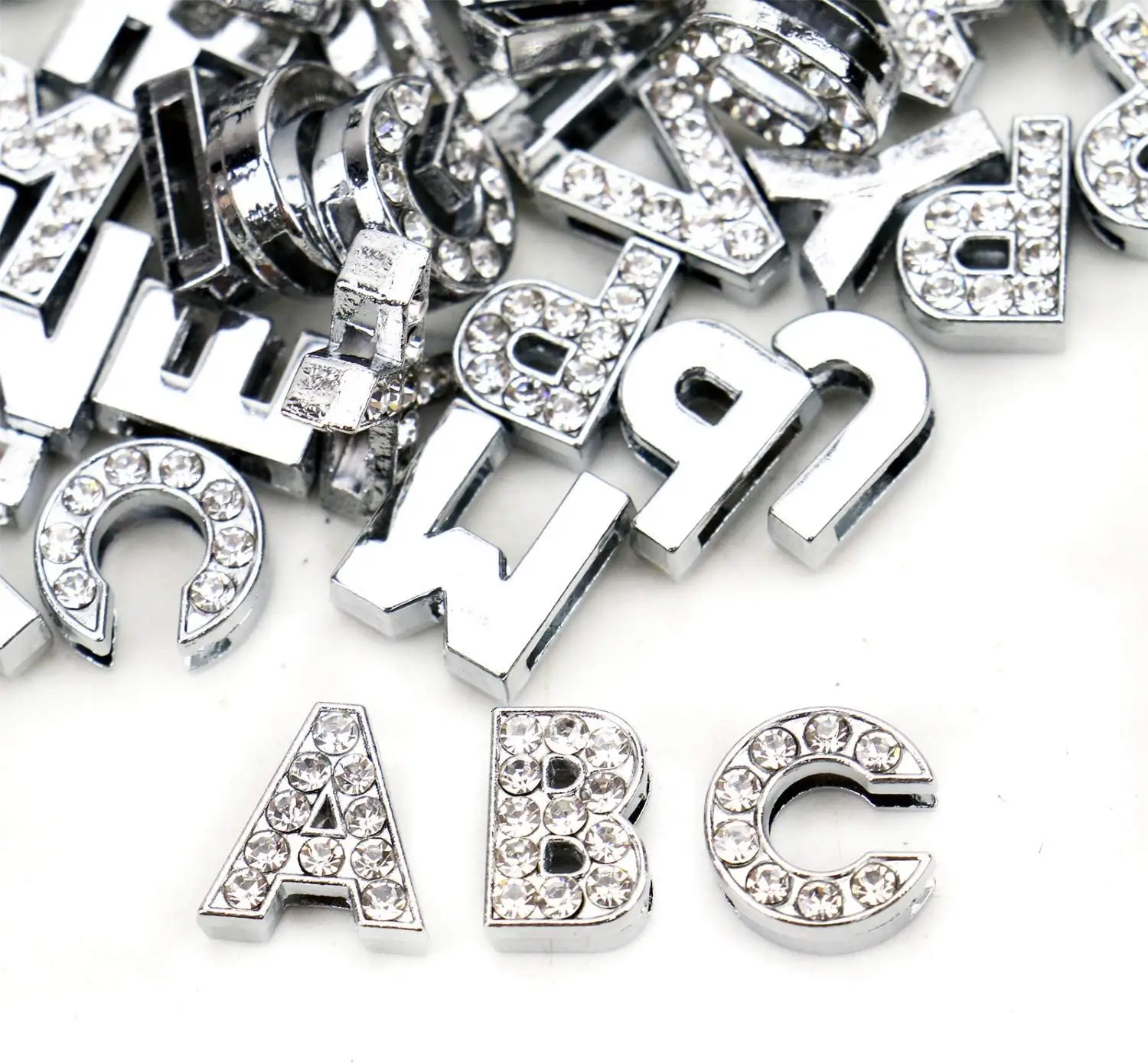 100Pcs A-Z Pieno Strass Slide Lettere di Alfabeto Charms Per FAI DA TE Braccialetti Braccialetti Portachiavi Monili Che Fanno