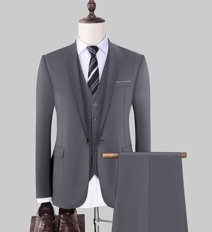Veste, gilet, pantalon, chemise gris à un bouton