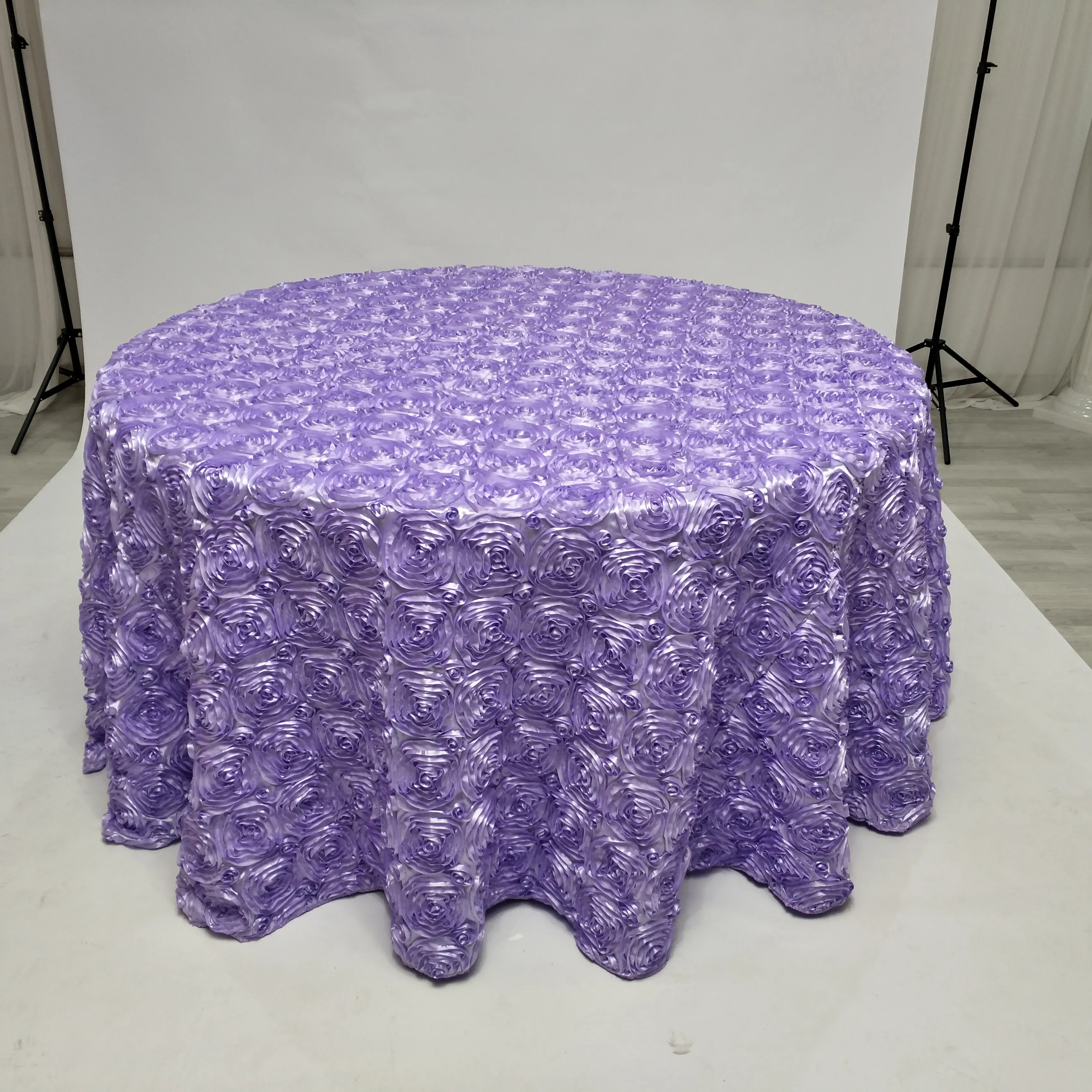 도매 사용자 정의 크기 3D 장미 새틴 테이블 천으로 홈 웨딩 연회 장식