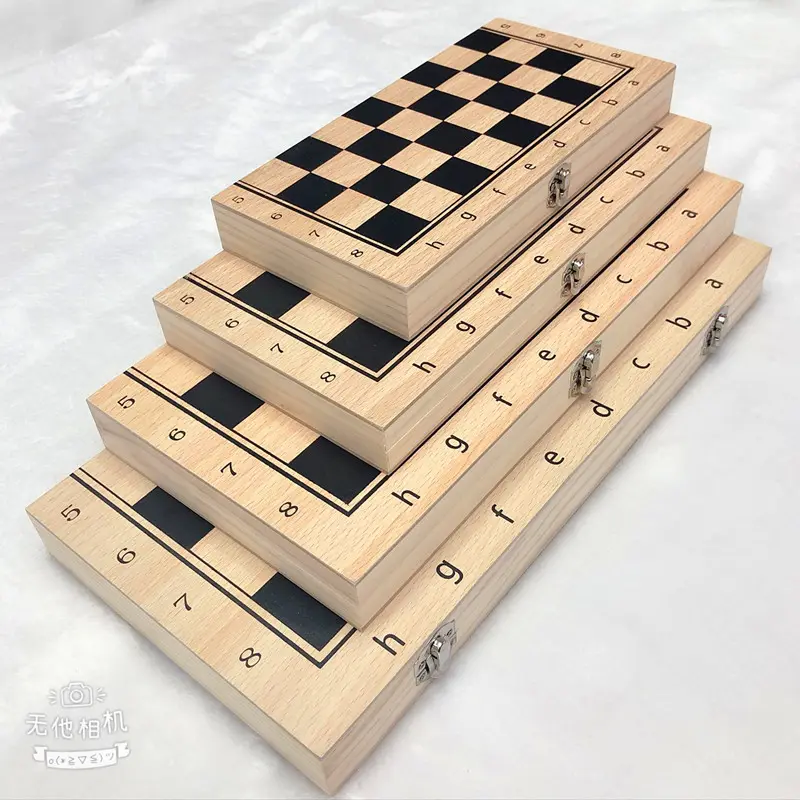 Pezzi del gioco da tavolo degli scacchi dama degli scacchi Backgammon 3-in-1 giochi da tavolo set di scacchi in legno per adulti e bambini