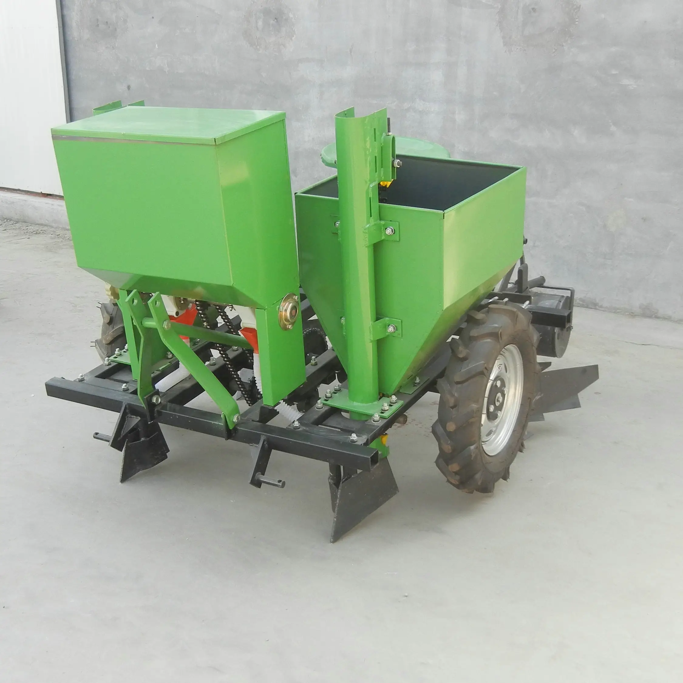 4-wheel tractor mounted 2 row potato seeder machine for sale