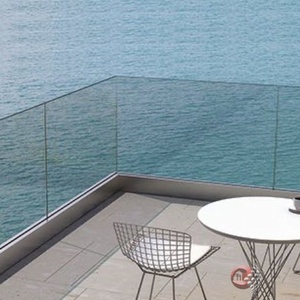 Rahmenloses Glasdeck-Geländer Boden montiertes Aluminium-U-Kanal-Glas geländer mit Kappens chien handlauf - Product Image 6