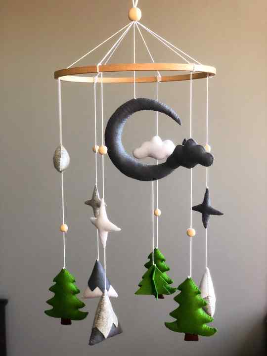 Baby Shower Gift Kids Bed Room Decor Gender Neutral Nursery Felt Forest Nature Wooden Toy Nordic Baby Hanging Mobile