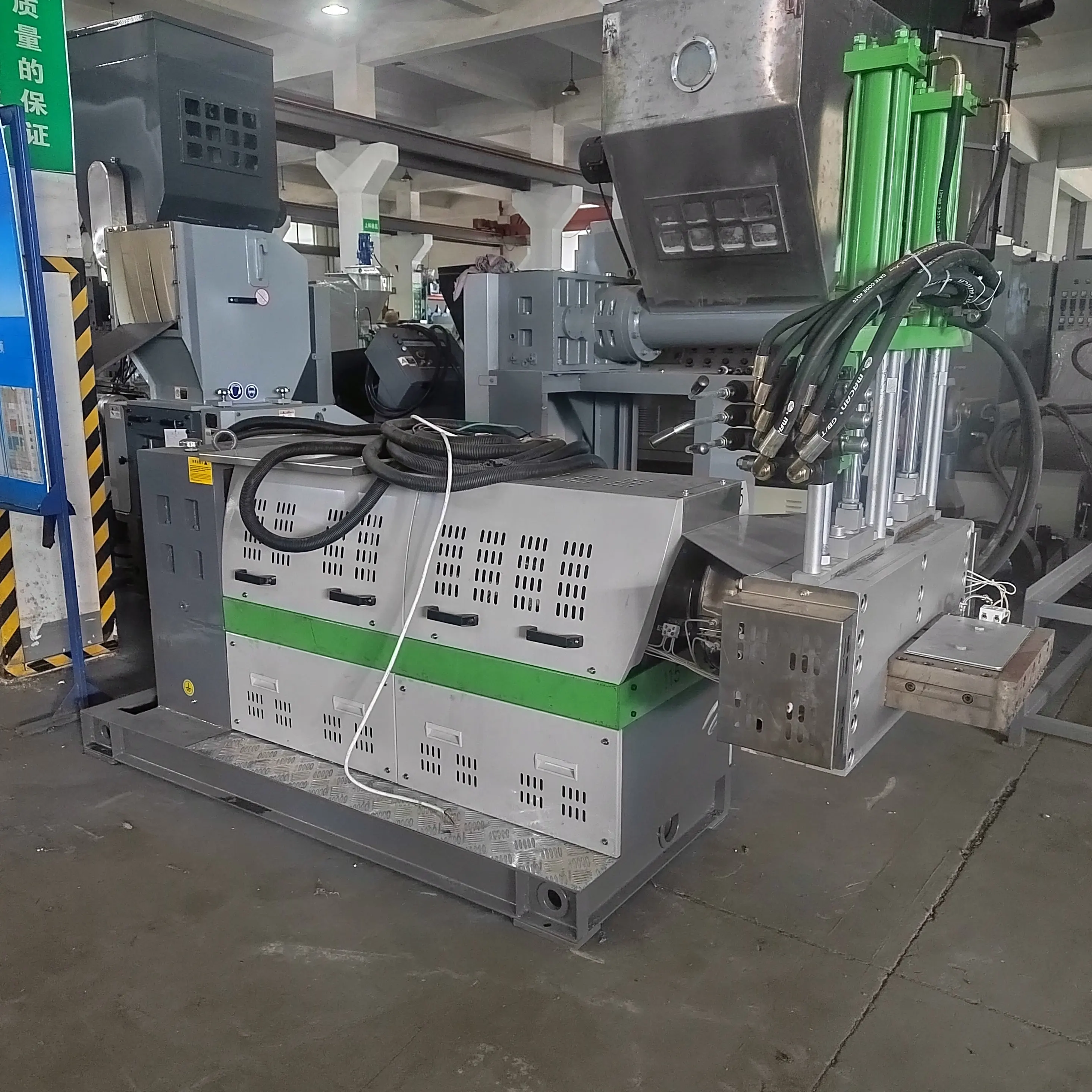 Double changeur de tamis hydraulique Machine de recyclage du plastique non-stop pour extrudeuse de granulés de plastique