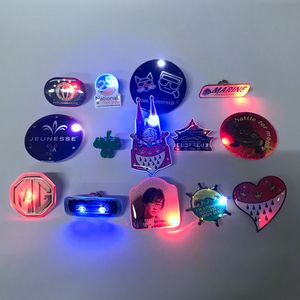 סין LED פין ספק מותאם אישית עיצוב משלך לוגו LED מהבהב כפתור בטיחות פין תג - Product Image 2