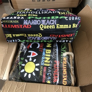 数码印花蜥蜴设计和莎草纸手提式棉花串袋，配有大体积的Curacao微标沙滩包