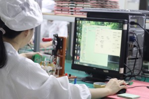 RoHS CE CE ROHS แผงวงจร PCB อิเล็กทรอนิกส์หลายชั้นสีดำสีขาว Fr4สากลประกอบ PCBA - Product Image 5