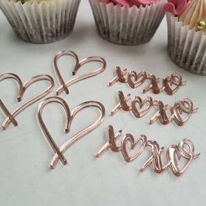 Yeni varış kalp şekilli <span class=keywords><strong>XOXO</strong></span> kek Cupcake Topper sevgililer günü için OEM ODM memnuniyetle kek dekorasyon parti malzemeleri