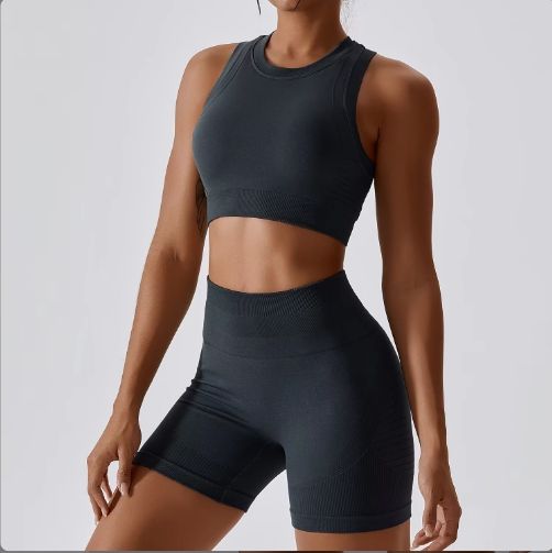 สีเทาเข้ม