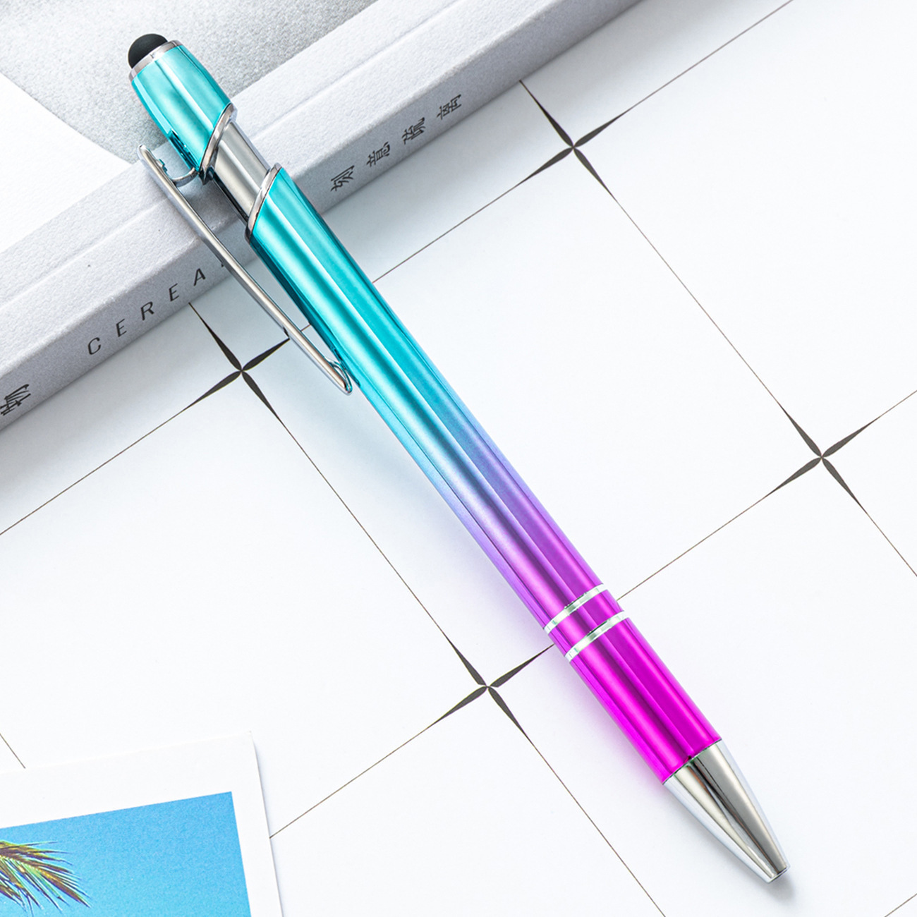 Blue and purple gradually change color