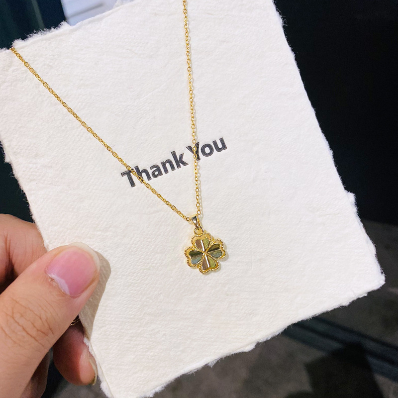 D09 golden heart-shaped four-leaf clover