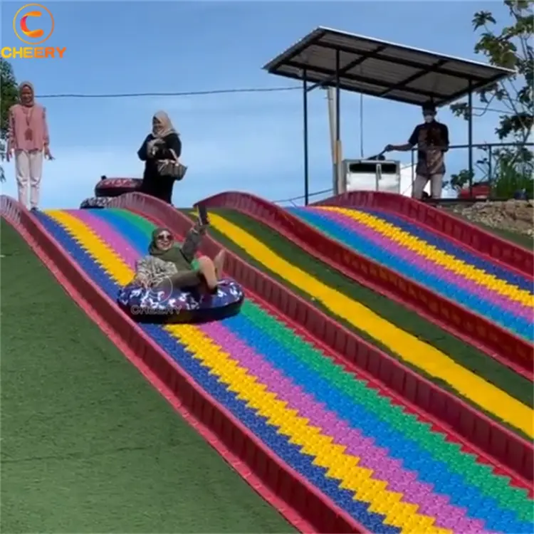 Taman Bermain Hiburan Kustom Plastik Besar Kering Salju Slide Pelangi Di Tanah Slide Lereng Bukit