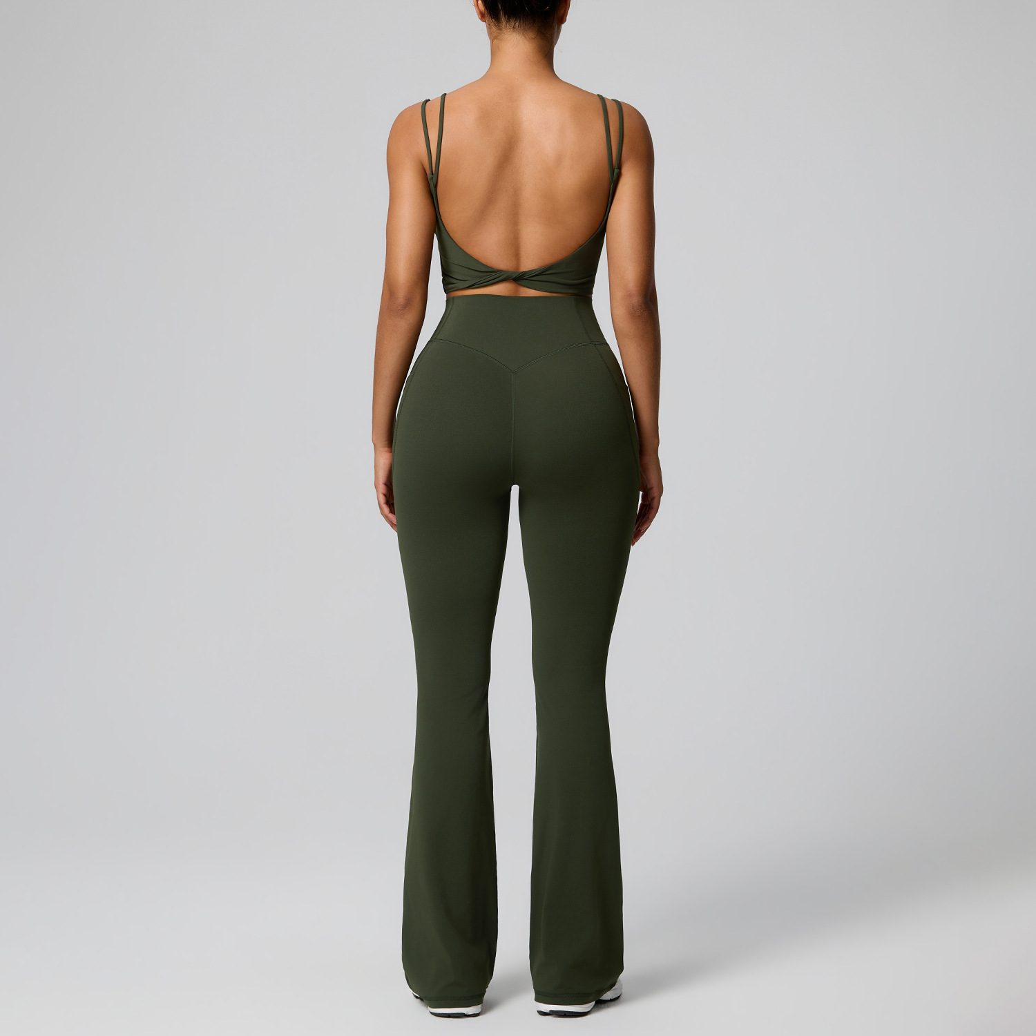 Débardeur et pantalon vert forêt