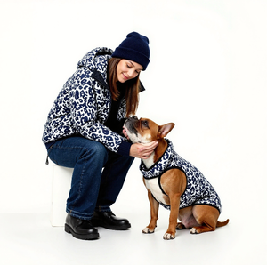 खुशी डिजाइनर लक्जरी कुत्ते के नीचे जैकेट विंडप्रूफ और वाटरप्रूफ आउटडोर यात्रा गर्म और आरामदायक मालिक पालतू जैकेट सेट - Product Image 3