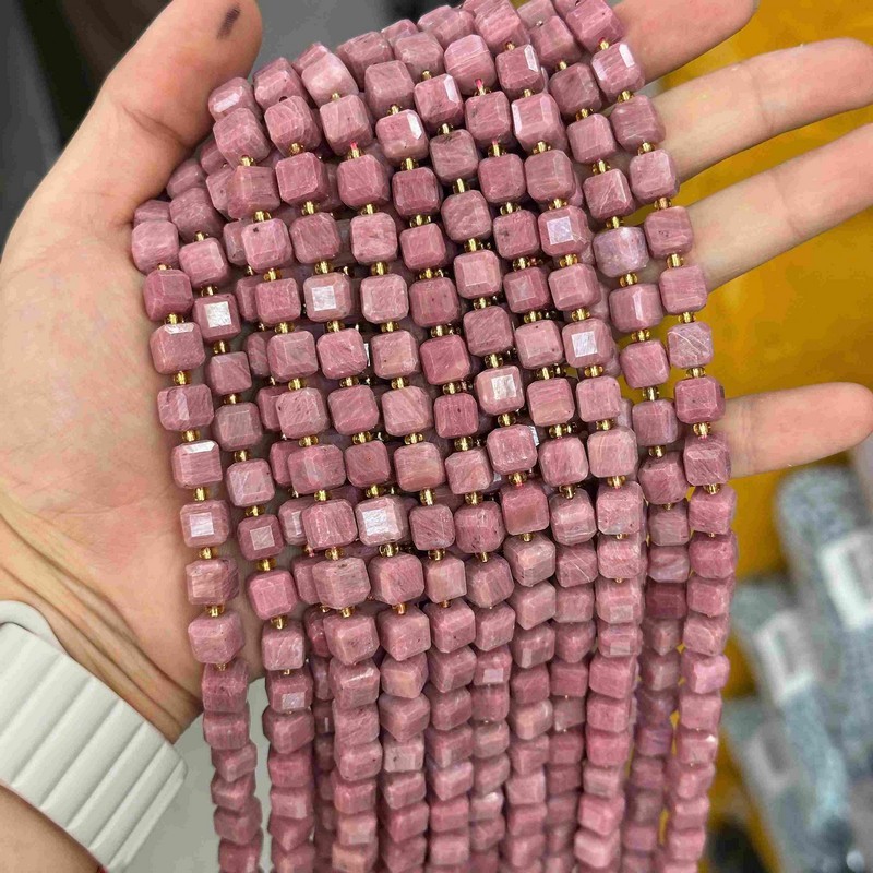 30 Rhodonite