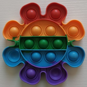Cầu Vồng đẩy <span class=keywords><strong>Pop</strong></span> Bong Bóng Trò chơi Fidget Đồ chơi bóng đá bóng đá căng thẳng Popper Fidget cảm giác đồ chơi - Product Image 6